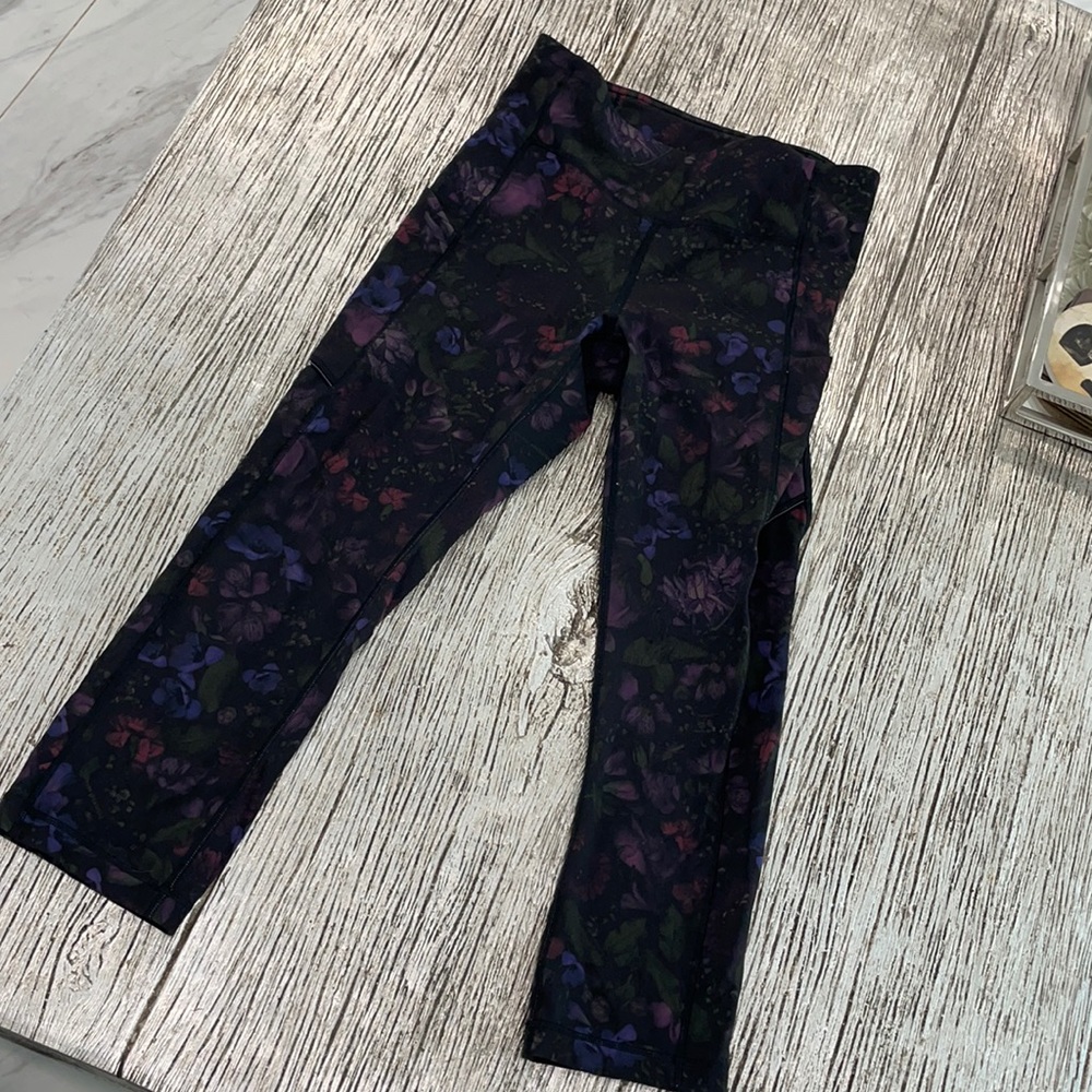 Lululemon workout pants size 6